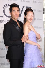 组图：蓝正龙上演浪漫求婚秀 单身想婚只盼对的人