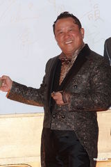 组图：2012年港姐总决选草蜢曾志伟亮相红毯