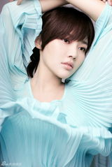 组图：徐冬冬化身丛林仙子 拖地长裙尽显优雅