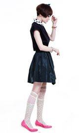 组图：夕又米街拍秀波点翻领衬衫