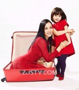 组图：钟丽缇女儿萌照曝光 与韩寒女儿似双胞胎