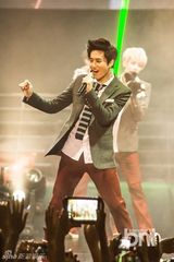 组图：SHINee与EXO-K等K-POP演唱会秀炫舞