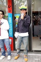 高清图：陈冠希戴卡通帽大扮可爱 最新潮店上海开张