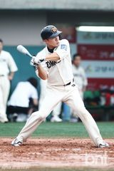 组图：韩艺人吴智昊金昌烈参加明星棒球大赛