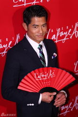 组图：奥黛丽塔图现身活动 郭富城张智霖拼帅