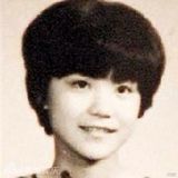 组图：王诗龄卖萌照撞脸童年王菲