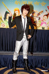 幻灯图：导演钟少雄宣传《嘻游记》 棒棒糖王子现身