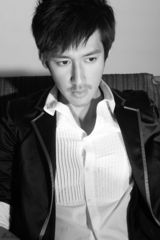 高清图：唐治平新年写真曝光 变身优雅魅力型男