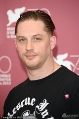 组图：电影《Locke》发布会 汤姆-哈迪潮装现身