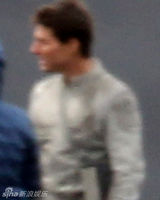 组图：阿汤哥冰岛独自拍戏戒指仍未摘