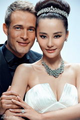 幻灯图：马雅舒婚纱写真曝光 依偎洋老公秀甜蜜