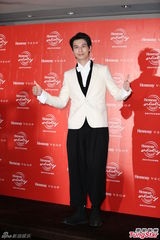 组图：严爵将与NS允智同台飙歌 相约私下拼酒