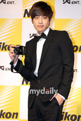 组图：BigBang与2NE1等出席YG与相机品牌签约仪式