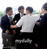 组图：韩星柳时元涉嫌追踪殴打妻子出庭受审