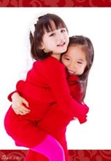 组图：钟丽缇女儿萌照曝光 与韩寒女儿似双胞胎