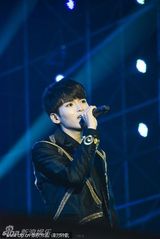 组图：SJ-M与EXO-M同台献唱 上演音乐狂欢