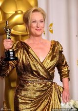 高清组图：奥斯卡后台获奖众星举金人光彩照人