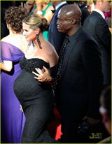 高清组图：名模克鲁姆大肚如箩 与老公牵手亮相