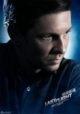 组图：《绝命航班》海报曝光 绯闻男孩变身机长