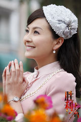 组图：《胜利者》推情人节写真 霍政谚戴娇倩秀甜蜜