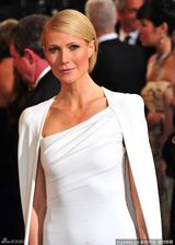 高清组图：奥斯卡红毯格温妮丝-帕特洛白色礼服