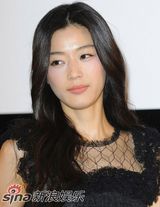 幻灯图集：全智贤短发造型登封面 形象百变美艳动人