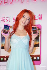 组图：Hebe自言30岁始叛逆 喜当Ella伴娘将性感出场