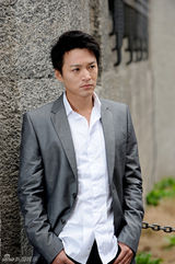 高清图：郑国霖西服写真曝光 尽显男人成熟潇洒