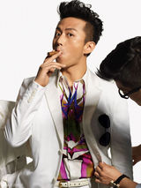 组图：邓超登杂志封面变身俏皮型男