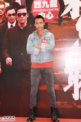 组图：陈伟霆谈裸跑尴尬笑 未能邀阿Sa看首映