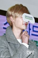 组图：韩星李钟硕助阵公益 金发帅气萌态毕露