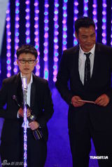 幻灯：香港金像奖现场 《十月围城》获最佳服装设计