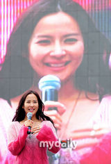 组图：韩星赵汝贞釜山出席《后宫帝王之妾》见面会