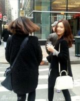 组图：韩星申世京纽约照时尚优雅