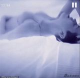 组图：话题女王麦莉MV预告三点式自摸诱惑