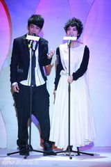 组图：中歌榜提名揭晓 尚雯婕李宇春等上演婚纱秀