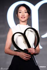 组图：周迅代言捞千万 皮肤过敏私下不化妆