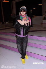 幻灯图：无线众艺人为慈善星辉仁济夜拜神