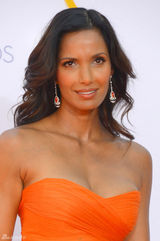 组图：女主播帕德玛-拉克施密橙色礼服亮相