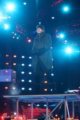 幻灯图：新年夜星光灿灿耀上海 倒计时焰火迎世博