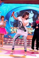 幻灯图：张靓颖福建话演绎《如果这就是爱情》 