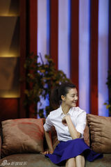 组图：车晓造型清新自然 白衣蓝裙灵动俏皮