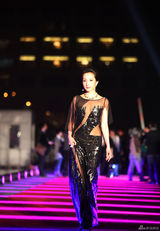 组图：汤灿优雅性感亮相 获公益优雅引领榜样大奖