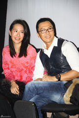 组图：黎明红馆开唱与陈小春合唱《友情岁月》