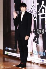 组图：李敏镐红装宣传《继承者》 主创华丽齐聚