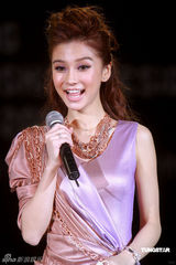 高清图：angelababy主持时装秀 紧致礼服显曼妙身姿