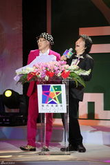 组图：孟京辉获世博贡献奖 邀詹瑞文搞怪爆笑全场