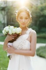 组图：张馨予唯美婚纱照 变身气质新娘期待幸福