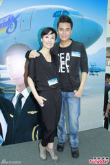 组图：《冲上云霄2》陈法拉献吻张智霖为其庆生