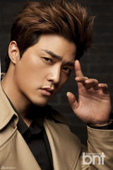 高清图：韩星金智勋拍写真 微露胸肌展致命诱惑